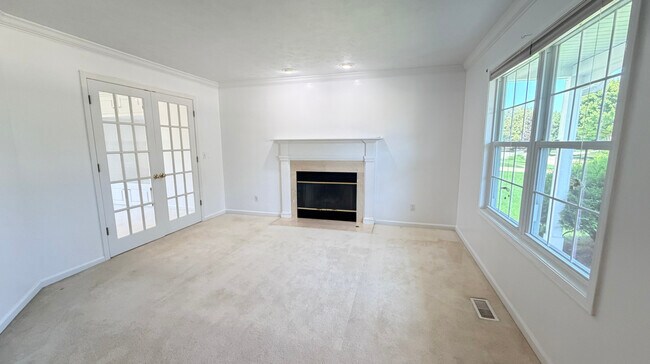 Foto del edificio - 611 Buttercup Dr