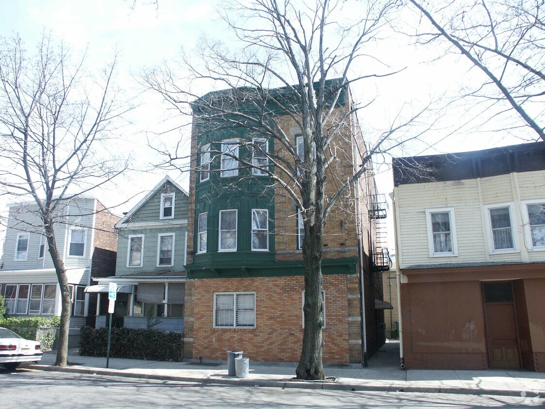 Foto principal - 136 9th St