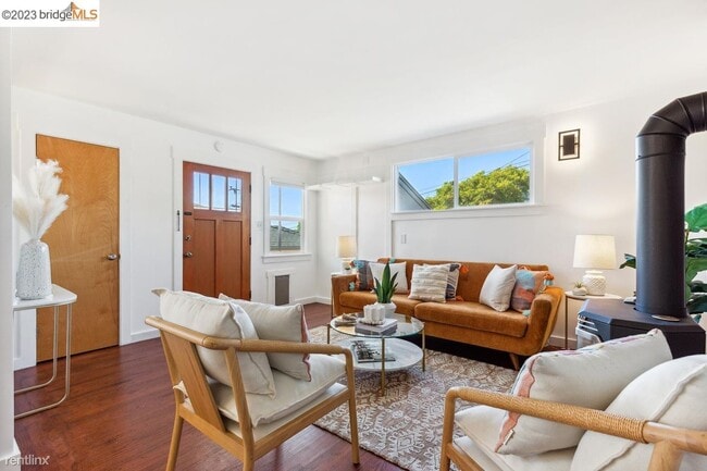 Foto del edificio - 2 br, 1.5 bath House - 5522 Plumas Avenue
