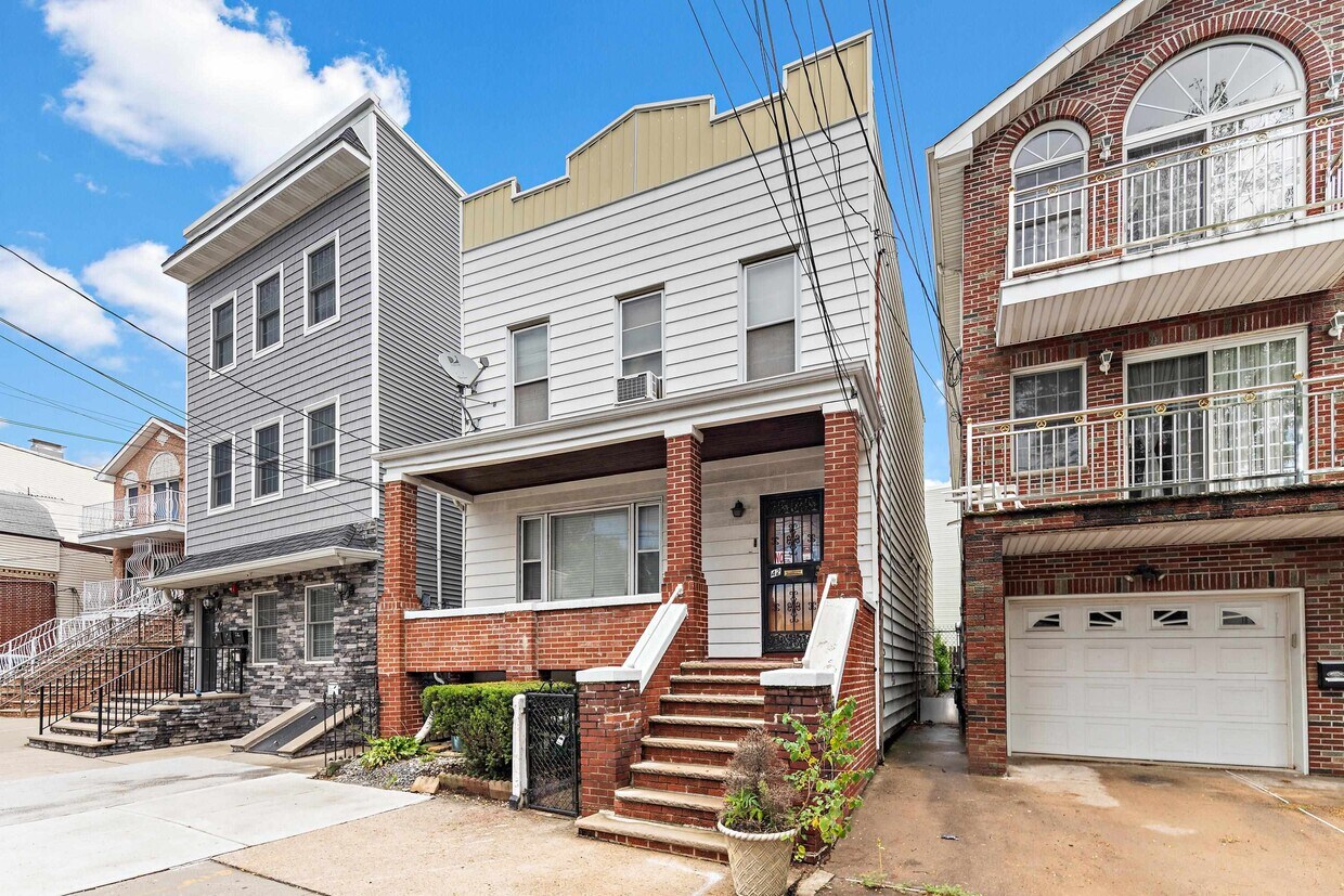 42 Bryant Ave, Jersey City, NJ 07306 House Rental in Jersey City, NJ