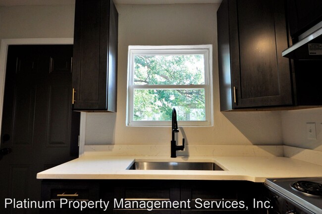 Building Photo - 2 br, 1 bath House - 29 Little St Se, Unit 12
