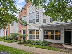 Building Photo - 10713 Symphony Way
