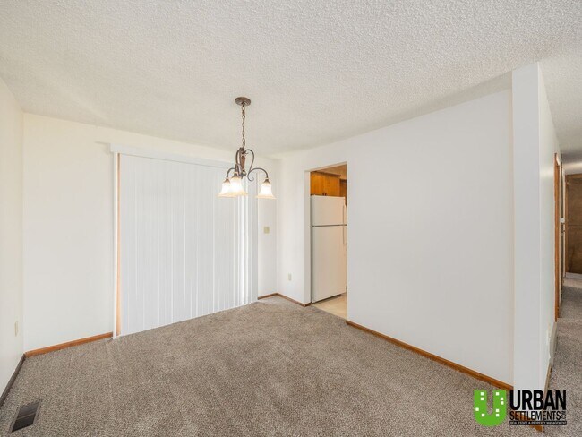 Foto del edificio - Spacious 3 bedrooms and 2 bathrooms Duplex...