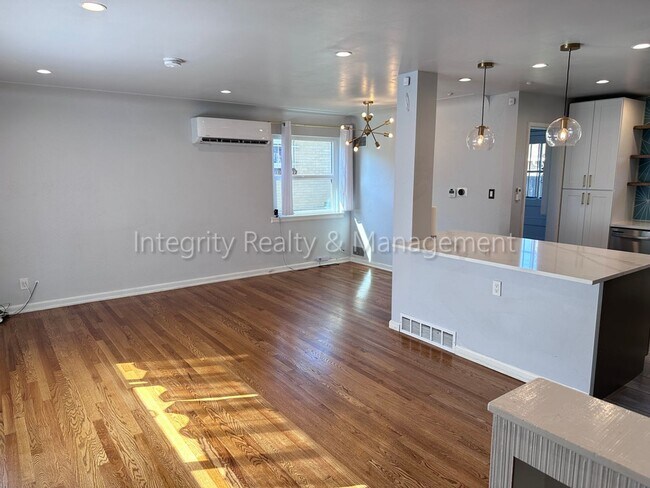 Building Photo - 4 Bed/2 Bath, 1,396 Sqft - 3595 Eudora St ...