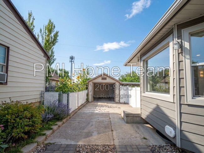Building Photo - 177 Country Club Dr