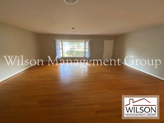 Foto del edificio - 3 br, 2 bath House - 2005 Howard Drive