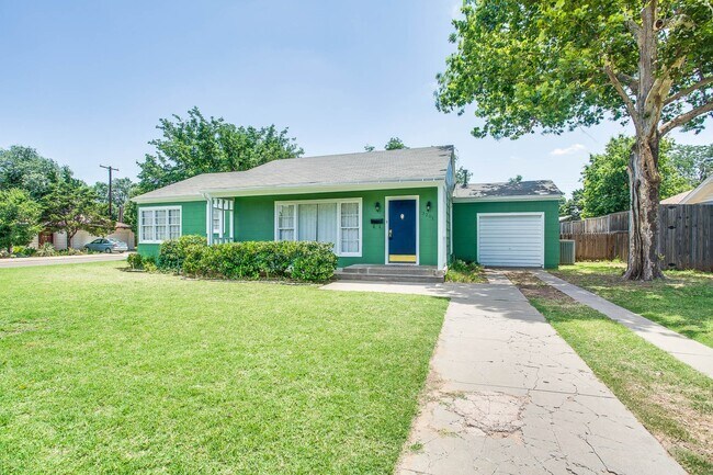 Foto del edificio - Pre-Leasing for July!