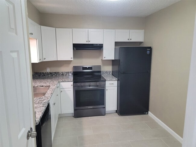 Foto del edificio - 4630 Country Creek Dr