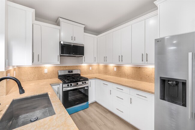 Foto del edificio - 6809 Fairway Dr