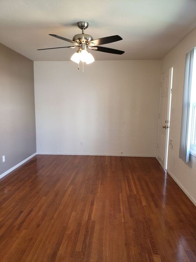 Building Photo - Vintage duplex near La Mesa Village + base...