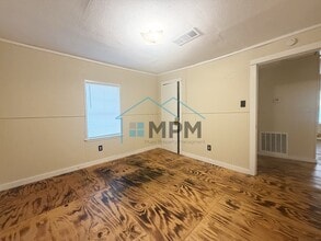 Building Photo - 105 Prune St