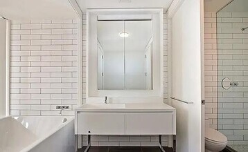 Building Photo - 15 S William St