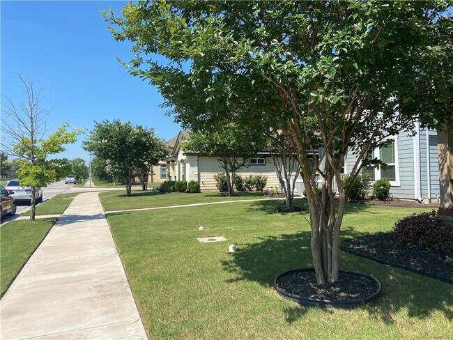 Foto del edificio - 18307 Mammoth Cave Blvd