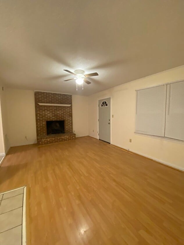 Primary Photo - 185/187 Shoemaker Ct