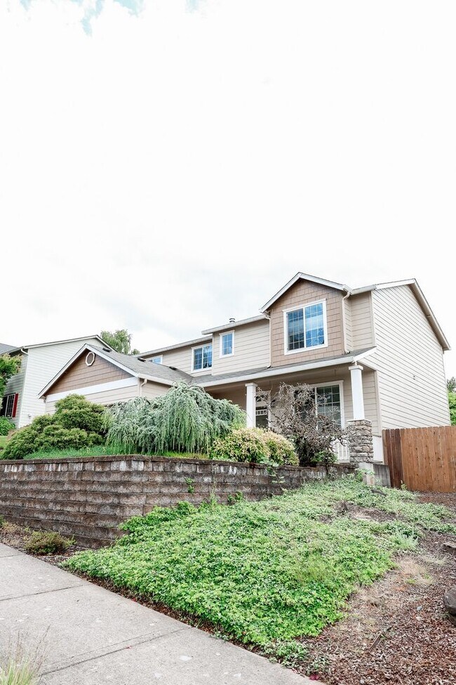 Foto del edificio - Welcome to this stunning two-story home lo...
