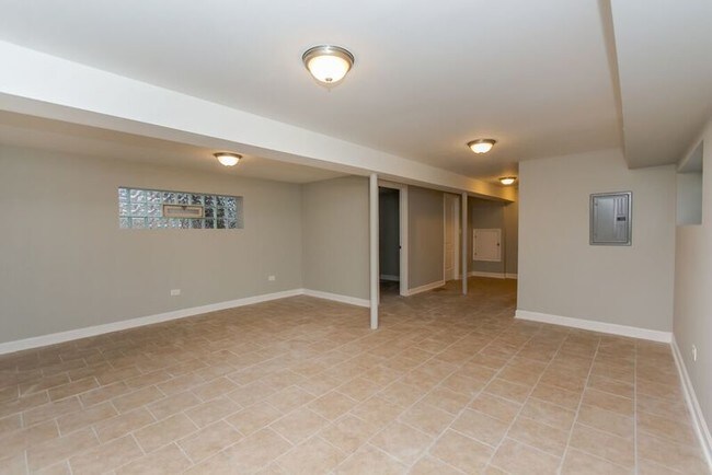 Building Photo - 9759 S Yale Ave