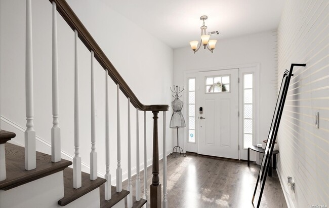Building Photo - 11 Hearthstone Ct