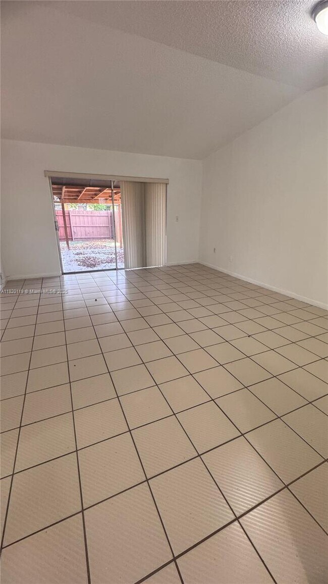 Foto del edificio - 20450 NW 29th Pl