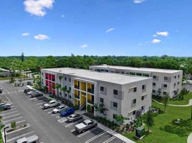 Foto del edificio - 4290 Lakewood Rd