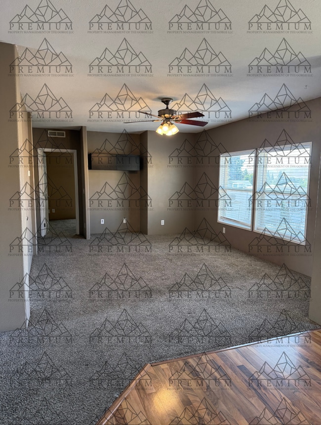 Foto del edificio - 4 Bed 2 Bath home in Dufur, Oregon!