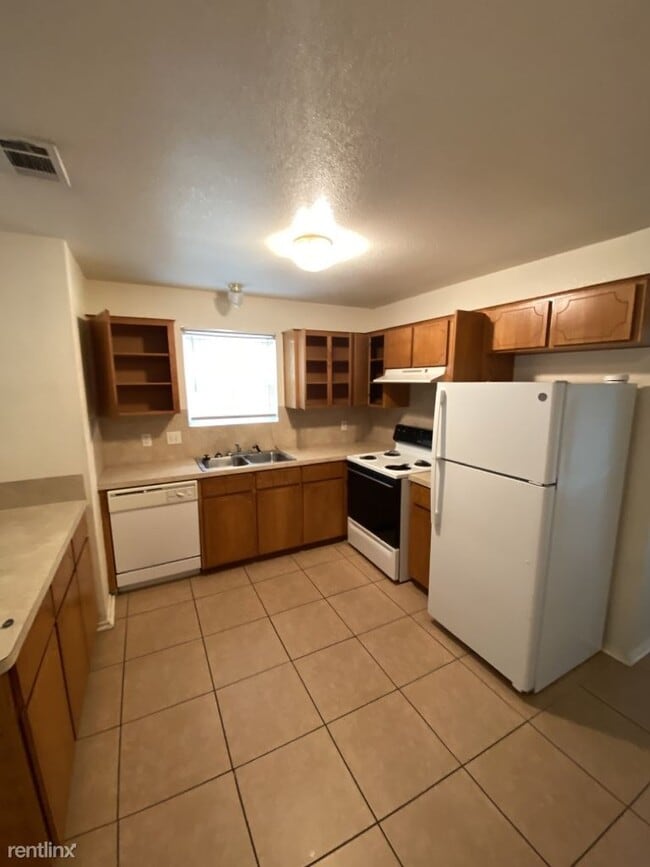 Building Photo - 3 br, 2 bath Townhome - 1907 Monte Carlo Ln D