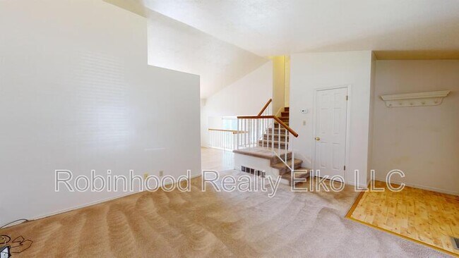 Foto del edificio - 2316 Sierra Dr