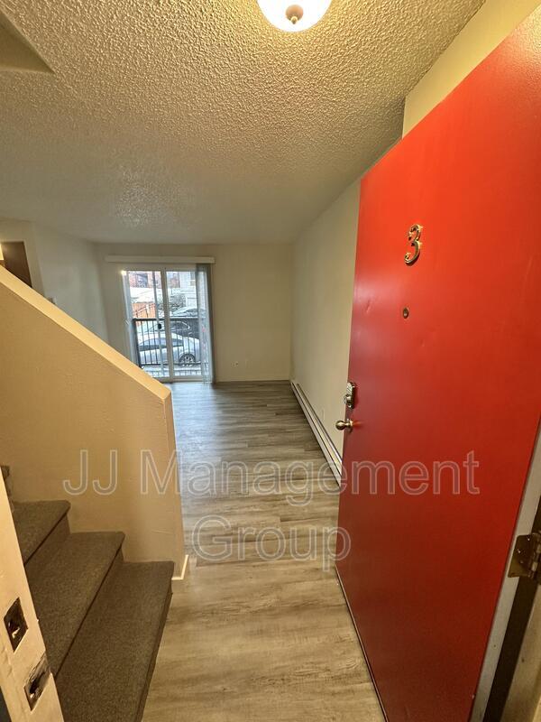 Building Photo - 1723 W 8th Ave