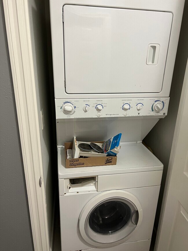 Building Photo - 8508 Walker St