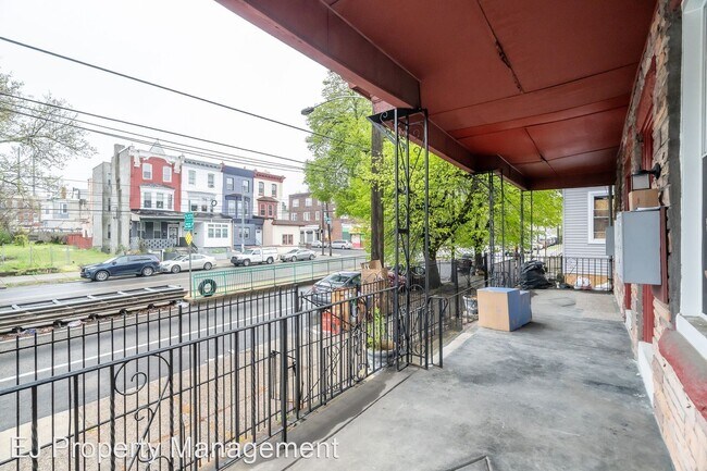 Building Photo - 4129 W Girard Ave