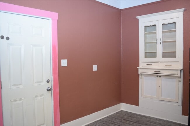 Building Photo - 815 6th Ave N