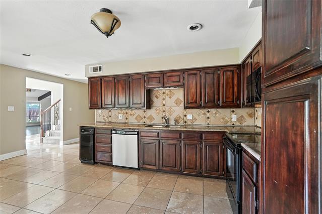Foto del edificio - 2411 Meadow Creek Dr