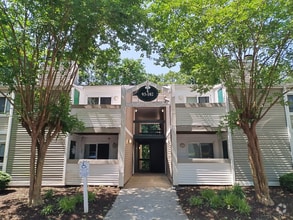 Building Photo - 600 Reusens Rd