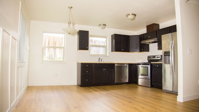 Building Photo - SPACIOUS 3 BEDROOM POULSBO HOME FOR RENT; ...
