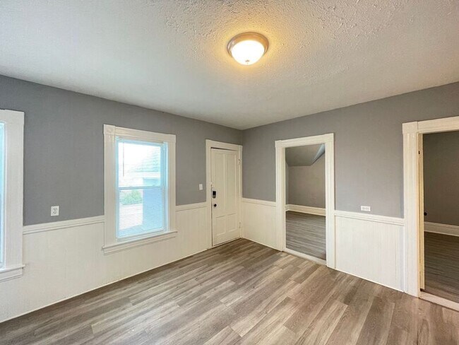 Building Photo - 357 Wilson St