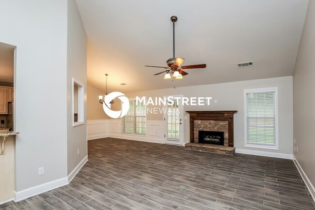 Photo - 4 Bedroom Pet-Friendly Home in Hoschton, GA with Main Street Renewal