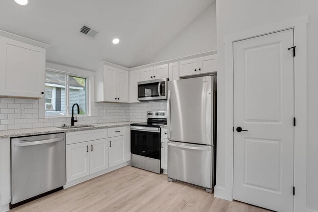 Foto del edificio - 1128 Rosehill Dr