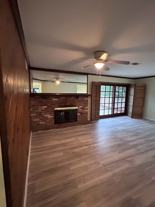 Foto del edificio - 9320 Yolanda Ave