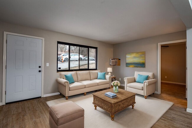 Foto del edificio - Cypress Gardens - Newly Renovated Apartments!