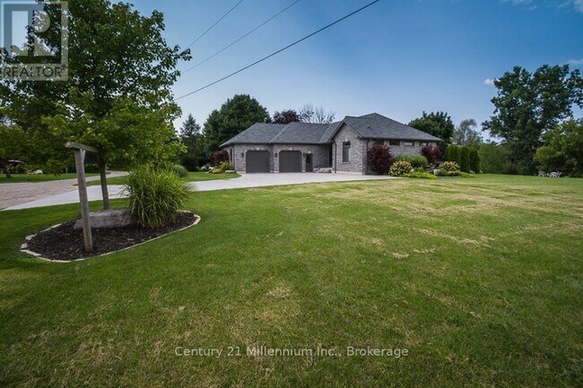 Photo du bâtiment - 72235 Lakeshore Dr