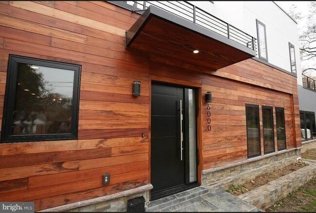 Building Photo - 6000 Madawaska Rd