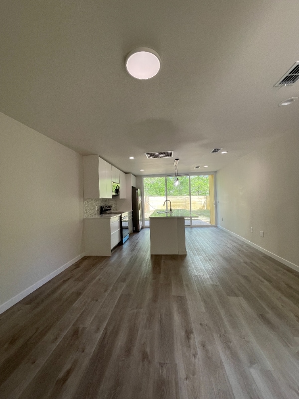 Foto del edificio - 605 E 7th St