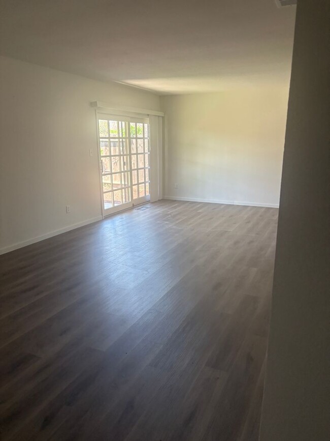 Building Photo - Updated 3 bed 2 bath home in Ceres
