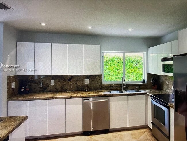 Photo - 10900 SW 107th Avenue, Miami, FL 33176 - 3445 House