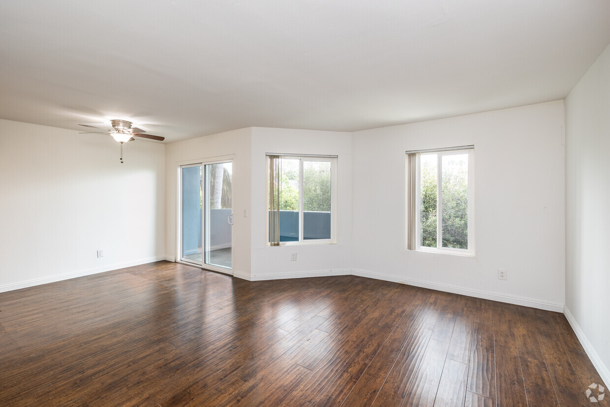 2BR, 2BA - 1050SF - Living & Dining Area - West Hollywood Vista Apartments