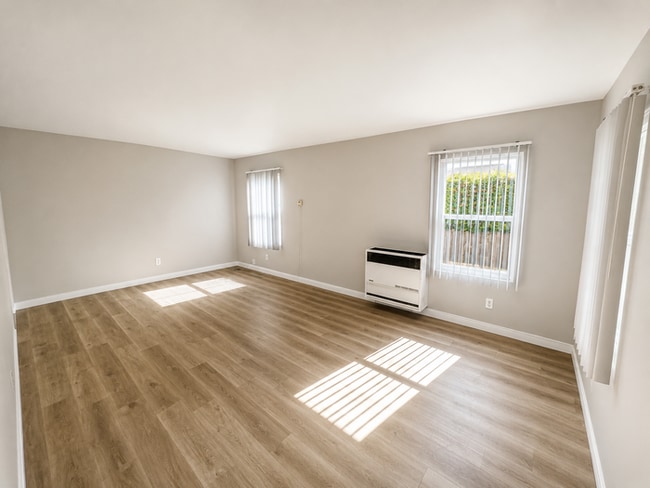 Building Photo - Completely remodeled 3bd 2ba. home in Pacific Beach ! Must see!