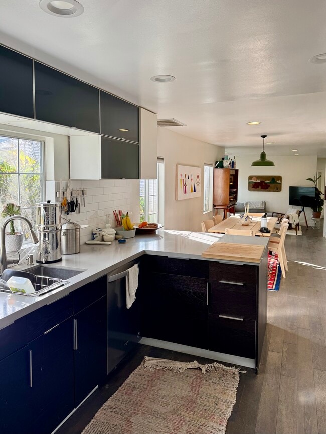 Building Photo - 2127 Kent St