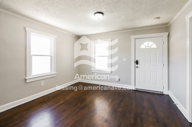 Foto del edificio - 1022 E 83rd Terrace