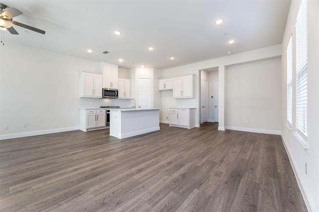 Building Photo - 4704 Corriente Vista Ln