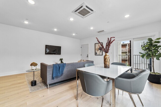 Foto del edificio - 208 Spencer Ave