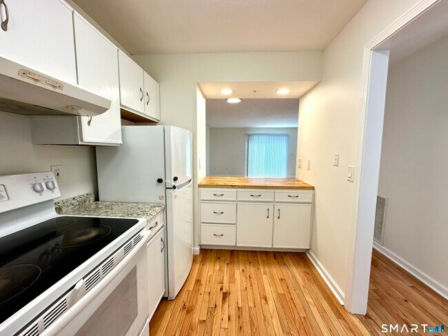 Foto del edificio - 20 Oak Ridge Dr